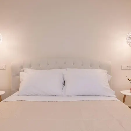 Blush & Crema Apartment