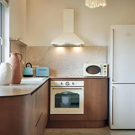 Apartment Blush & Crema *